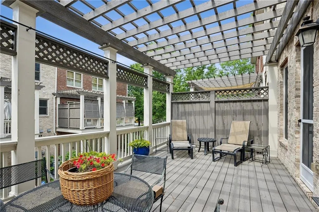 3585 Roxboro Road Ne Unit 2, Atlanta, Georgia 30326, 3 Bedrooms Bedrooms, ,2 BathroomsBathrooms,Residential,For Sale,3585 Roxboro Road Ne Unit 2,7642960