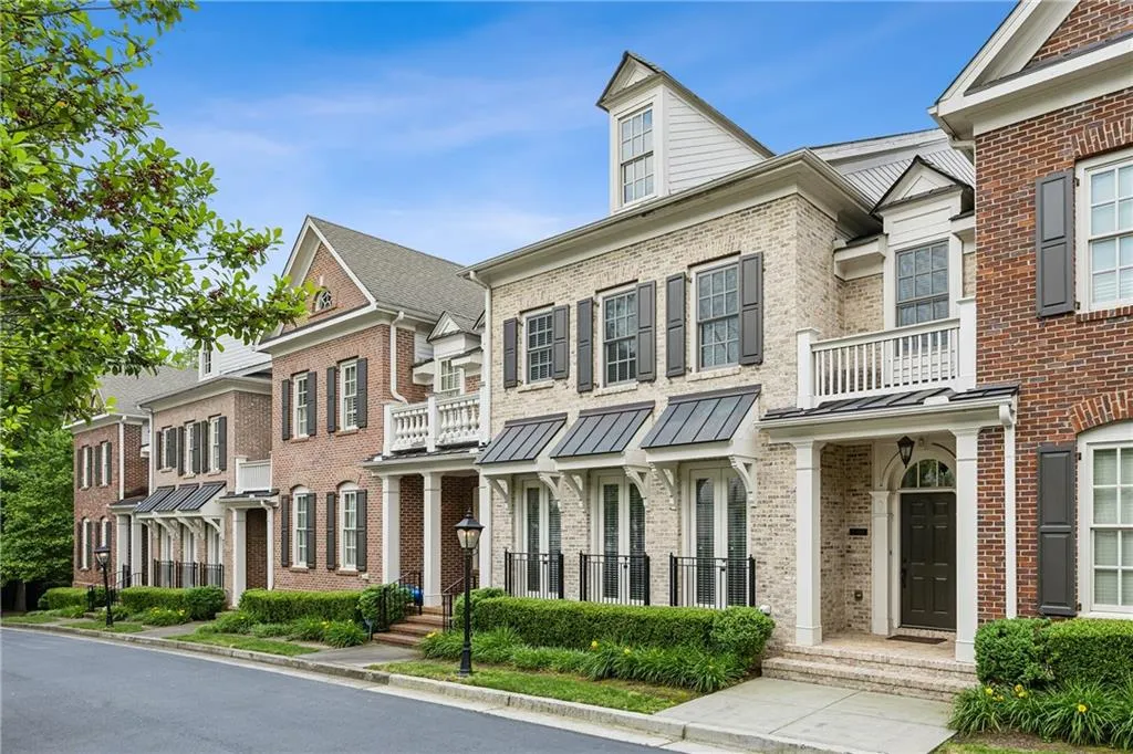 3585 Roxboro Road Ne Unit 2, Atlanta, Georgia 30326, 3 Bedrooms Bedrooms, ,2 BathroomsBathrooms,Residential,For Sale,3585 Roxboro Road Ne Unit 2,7642960