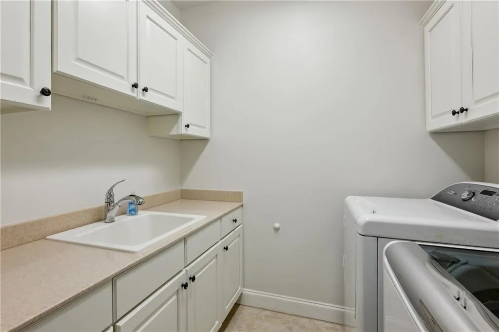 3585 Roxboro Road Ne Unit 2, Atlanta, Georgia 30326, 3 Bedrooms Bedrooms, ,2 BathroomsBathrooms,Residential,For Sale,3585 Roxboro Road Ne Unit 2,7642960
