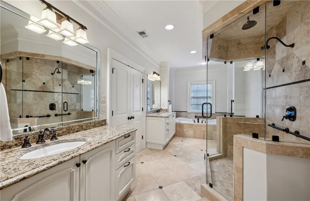 3585 Roxboro Road Ne Unit 2, Atlanta, Georgia 30326, 3 Bedrooms Bedrooms, ,2 BathroomsBathrooms,Residential,For Sale,3585 Roxboro Road Ne Unit 2,7642960