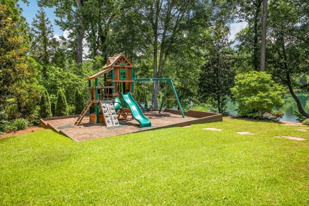 5507 Long Island Drive Nw, Atlanta, Georgia 30327, 7 Bedrooms Bedrooms, ,7 BathroomsBathrooms,Residential,Sold,5507 Long Island Drive Nw,6620783