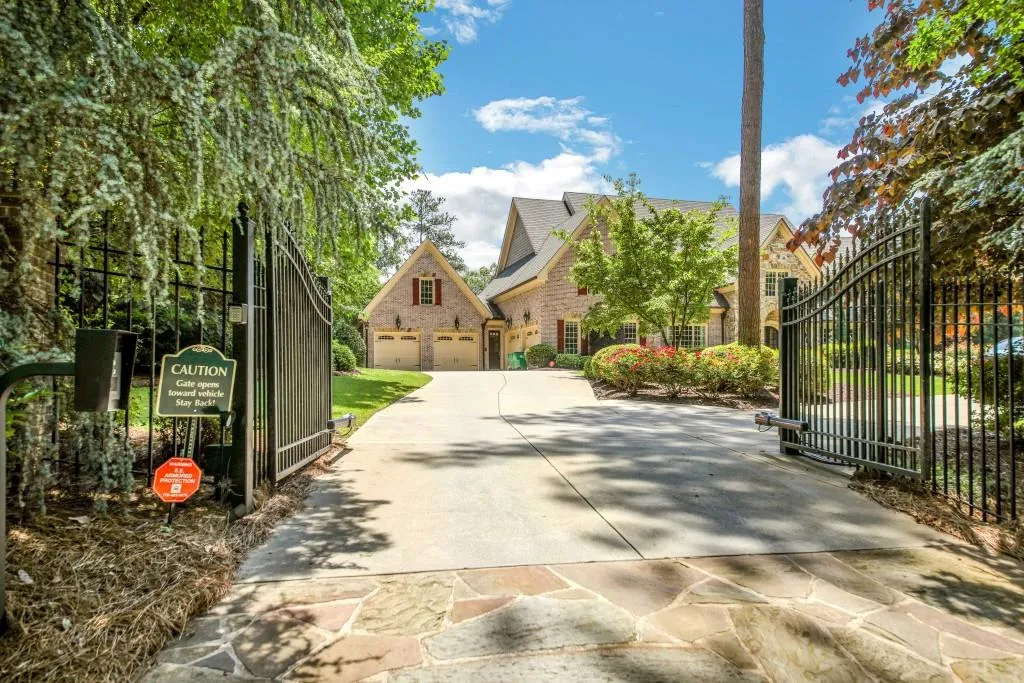 5507 Long Island Drive Nw, Atlanta, Georgia 30327, 7 Bedrooms Bedrooms, ,7 BathroomsBathrooms,Residential,Sold,5507 Long Island Drive Nw,6620783