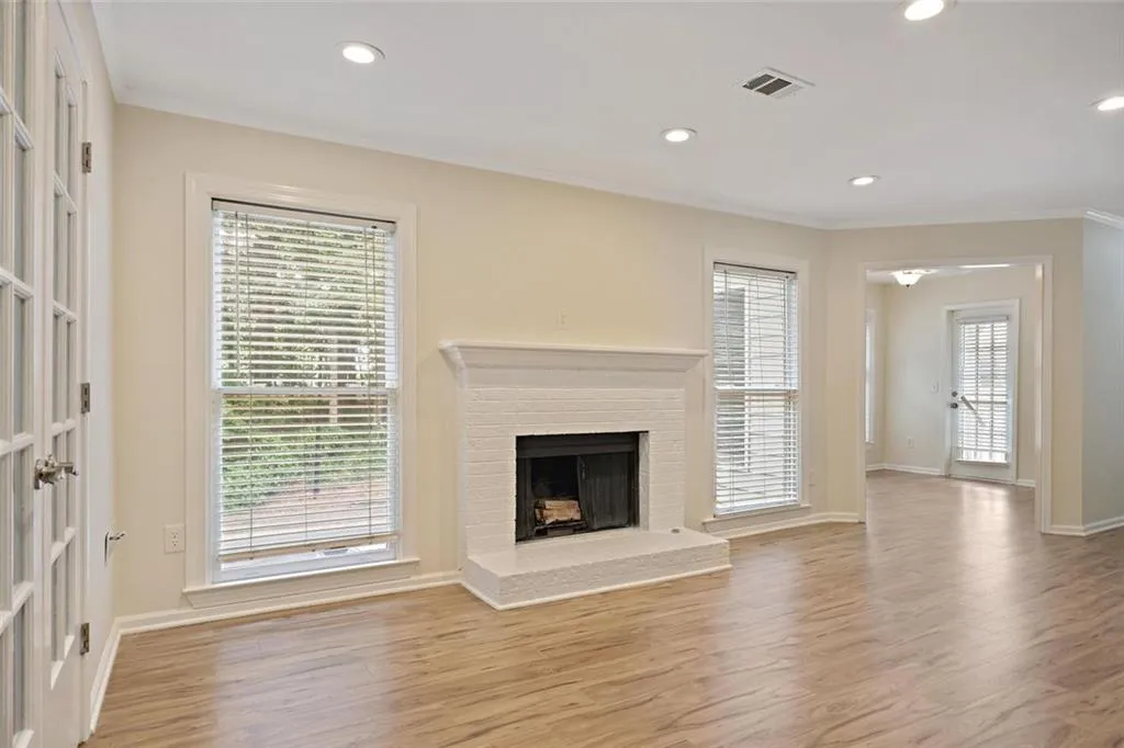 911 Hollyfax Circle Ne, Atlanta, Georgia 30328, 2 Bedrooms Bedrooms, ,2 BathroomsBathrooms,Residential,For Sale,911 Hollyfax Circle Ne,7629647