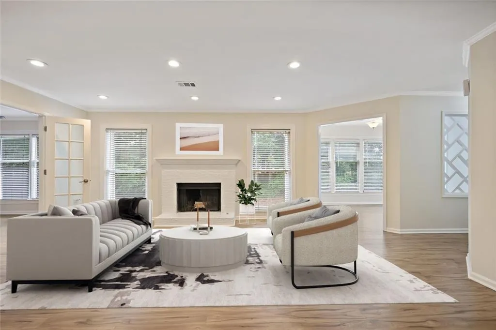 911 Hollyfax Circle Ne, Atlanta, Georgia 30328, 2 Bedrooms Bedrooms, ,2 BathroomsBathrooms,Residential,For Sale,911 Hollyfax Circle Ne,7629647
