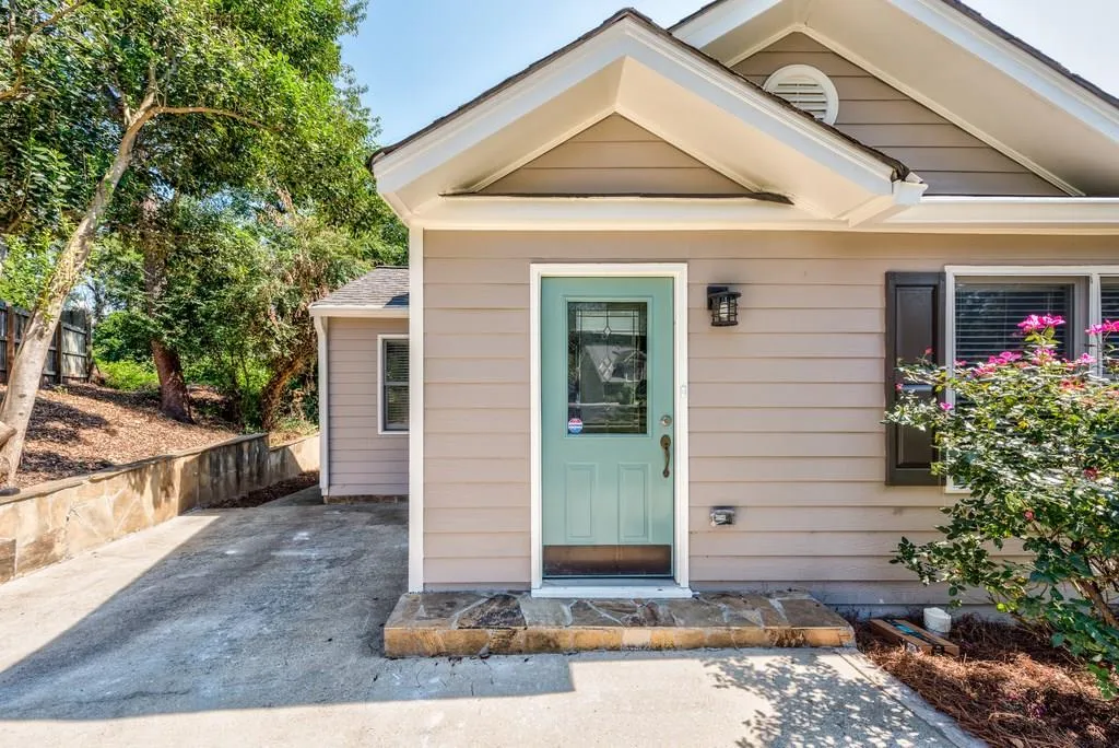 1905 Woodland Hills Avenue Nw, Atlanta, Georgia 30318, 2 Bedrooms Bedrooms, ,2 BathroomsBathrooms,Residential,Sold,1905 Woodland Hills Avenue Nw,5915566