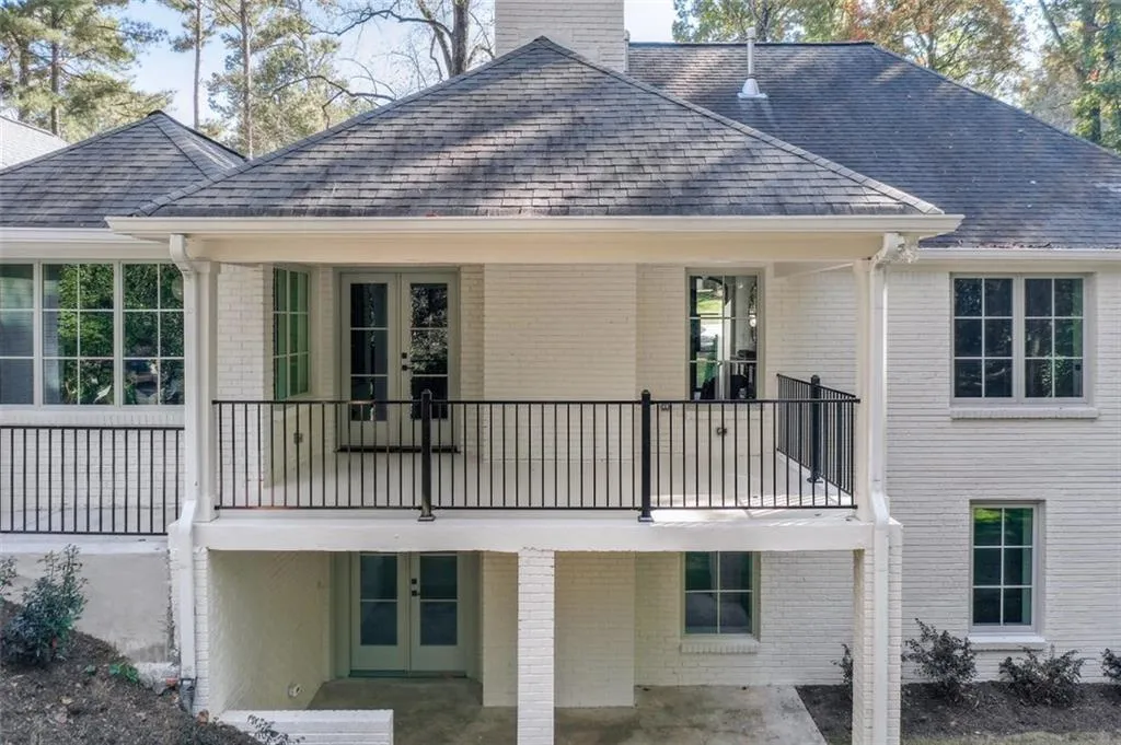 525 Riverside Parkway, Sandy Springs, Georgia 30328, 6 Bedrooms Bedrooms, ,5 BathroomsBathrooms,Residential,Sold,525 Riverside Parkway,6963774