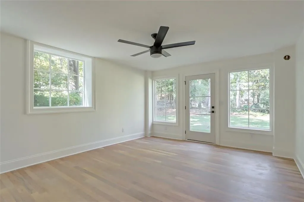 525 Riverside Parkway, Sandy Springs, Georgia 30328, 6 Bedrooms Bedrooms, ,5 BathroomsBathrooms,Residential,Sold,525 Riverside Parkway,6963774