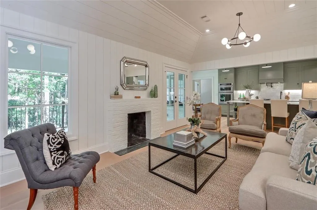 525 Riverside Parkway, Sandy Springs, Georgia 30328, 6 Bedrooms Bedrooms, ,5 BathroomsBathrooms,Residential,Sold,525 Riverside Parkway,6963774
