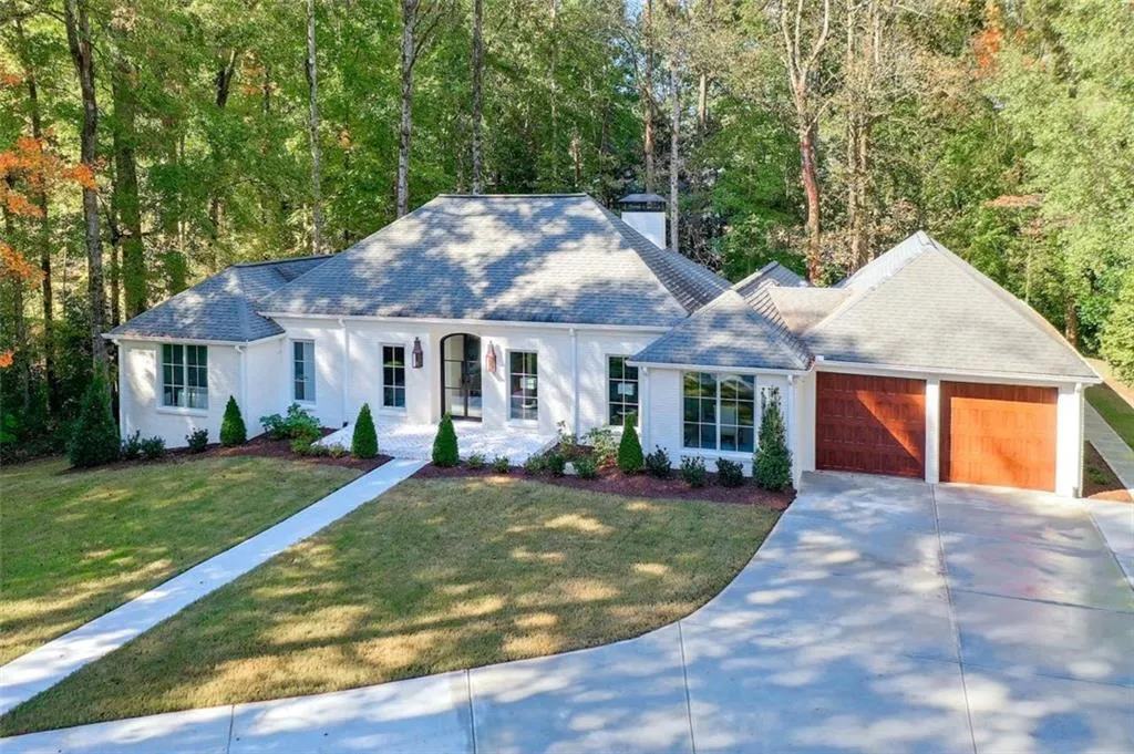 525 Riverside Parkway, Sandy Springs, Georgia 30328, 6 Bedrooms Bedrooms, ,5 BathroomsBathrooms,Residential,Sold,525 Riverside Parkway,6963774