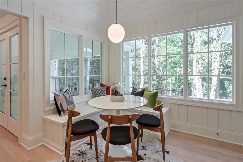 525 Riverside Parkway, Sandy Springs, Georgia 30328, 6 Bedrooms Bedrooms, ,5 BathroomsBathrooms,Residential,Sold,525 Riverside Parkway,6963774