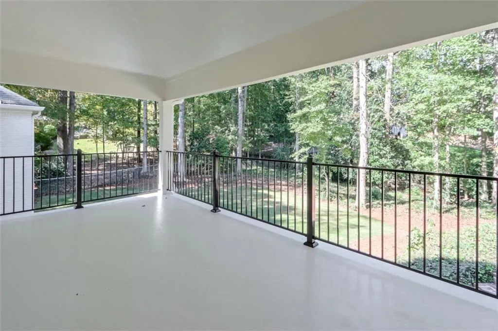 525 Riverside Parkway, Sandy Springs, Georgia 30328, 6 Bedrooms Bedrooms, ,5 BathroomsBathrooms,Residential,Sold,525 Riverside Parkway,6963774