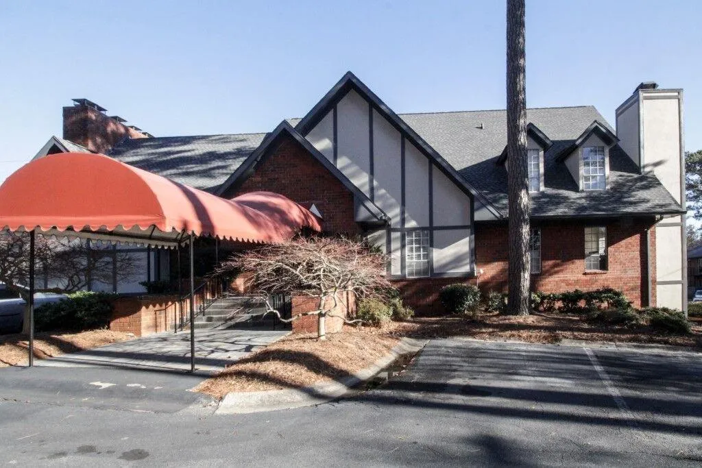 6851 Roswell Road Unit F-16, Sandy Springs, Georgia 30328, 3 Bedrooms Bedrooms, ,2 BathroomsBathrooms,Residential,Sold,6851 Roswell Road Unit F-16,5957759
