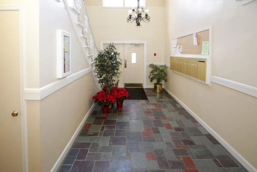 6851 Roswell Road Unit F-16, Sandy Springs, Georgia 30328, 3 Bedrooms Bedrooms, ,2 BathroomsBathrooms,Residential,Sold,6851 Roswell Road Unit F-16,5957759