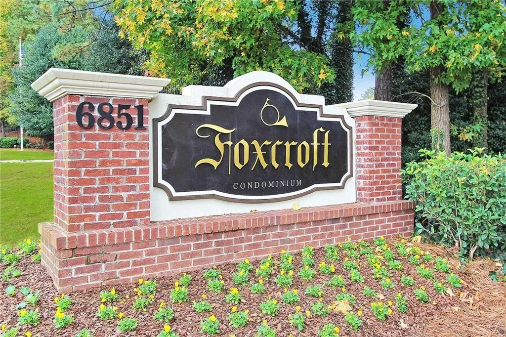 6851 Roswell Road Unit F-16, Sandy Springs, Georgia 30328, 3 Bedrooms Bedrooms, ,2 BathroomsBathrooms,Residential,Sold,6851 Roswell Road Unit F-16,5957759
