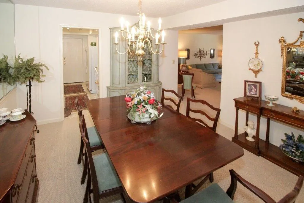 6851 Roswell Road Unit F-16, Sandy Springs, Georgia 30328, 3 Bedrooms Bedrooms, ,2 BathroomsBathrooms,Residential,Sold,6851 Roswell Road Unit F-16,5957759