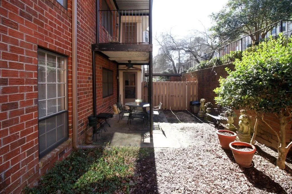 6851 Roswell Road Unit F-16, Sandy Springs, Georgia 30328, 3 Bedrooms Bedrooms, ,2 BathroomsBathrooms,Residential,Sold,6851 Roswell Road Unit F-16,5957759