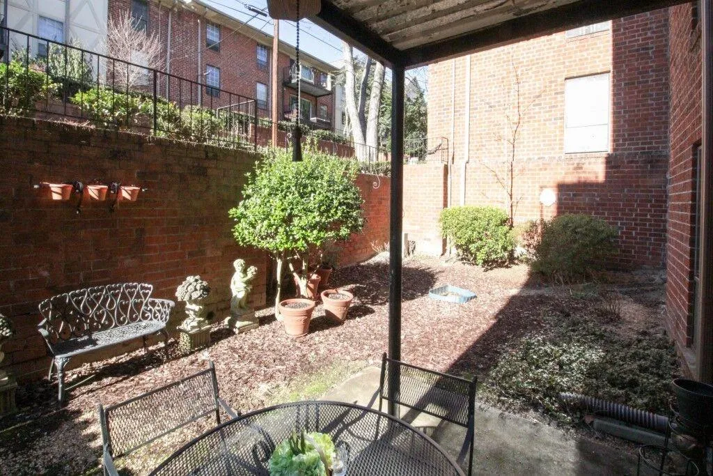 6851 Roswell Road Unit F-16, Sandy Springs, Georgia 30328, 3 Bedrooms Bedrooms, ,2 BathroomsBathrooms,Residential,Sold,6851 Roswell Road Unit F-16,5957759