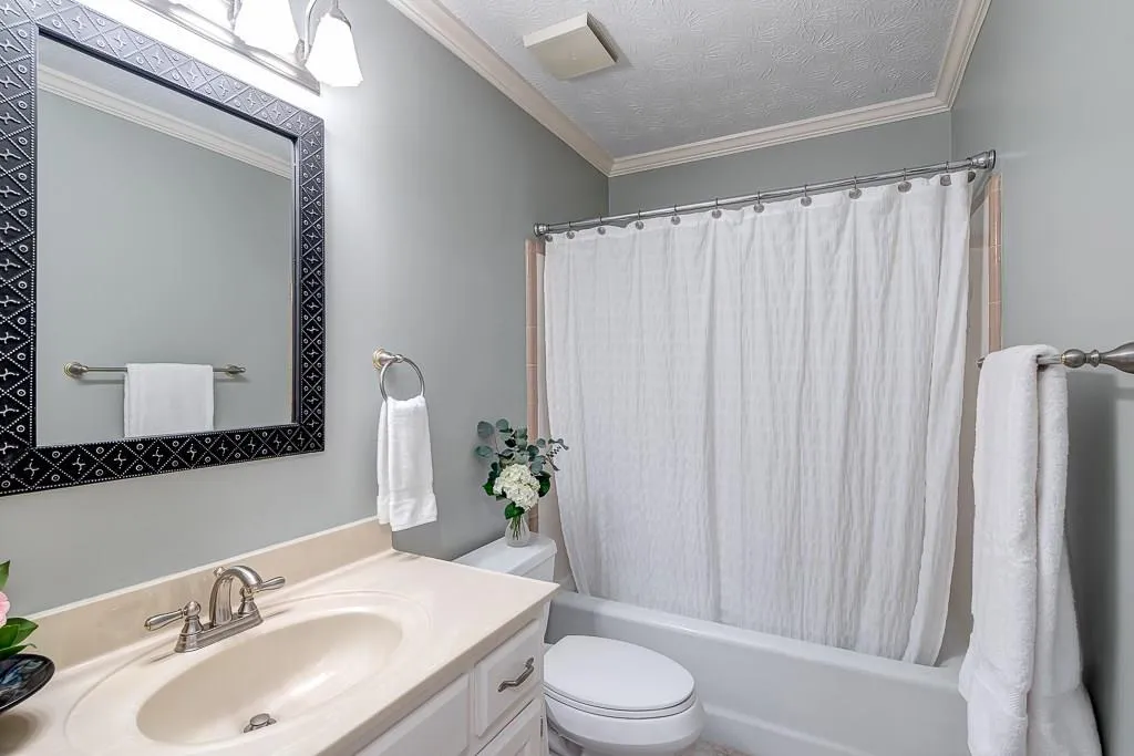 5065 Magnolia Bluff Drive, Sandy Springs, Georgia 30350, 4 Bedrooms Bedrooms, ,3 BathroomsBathrooms,Residential,Sold,5065 Magnolia Bluff Drive,5801367