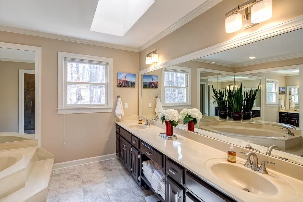 5065 Magnolia Bluff Drive, Sandy Springs, Georgia 30350, 4 Bedrooms Bedrooms, ,3 BathroomsBathrooms,Residential,Sold,5065 Magnolia Bluff Drive,5801367