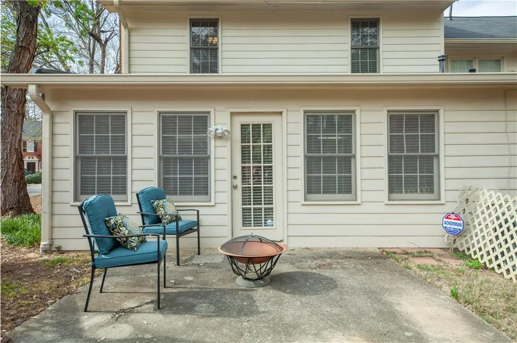 7915 Briar Villa Place, Sandy Springs, Georgia 30350, 3 Bedrooms Bedrooms, ,2 BathroomsBathrooms,Residential,Sold,7915 Briar Villa Place,5828035