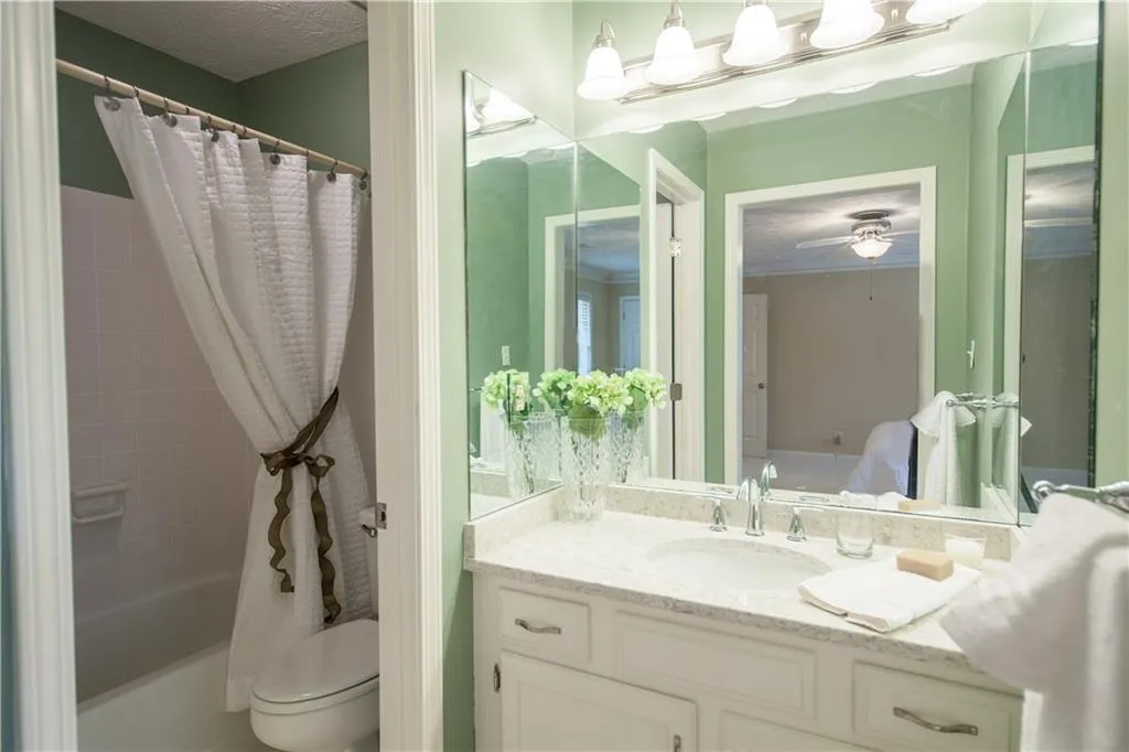 7915 Briar Villa Place, Sandy Springs, Georgia 30350, 3 Bedrooms Bedrooms, ,2 BathroomsBathrooms,Residential,Sold,7915 Briar Villa Place,5828035