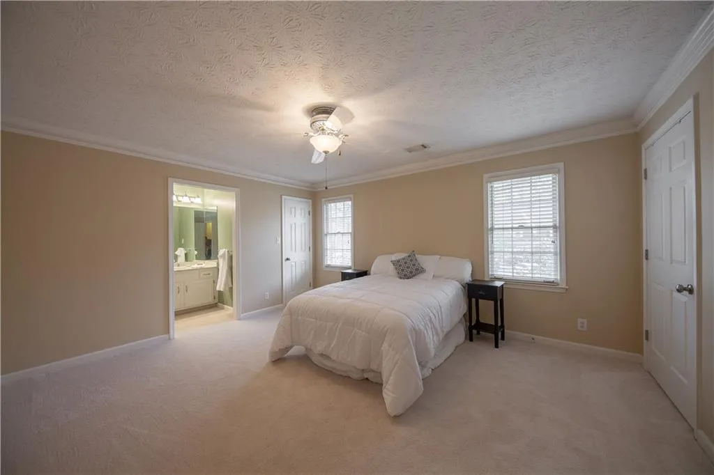 7915 Briar Villa Place, Sandy Springs, Georgia 30350, 3 Bedrooms Bedrooms, ,2 BathroomsBathrooms,Residential,Sold,7915 Briar Villa Place,5828035