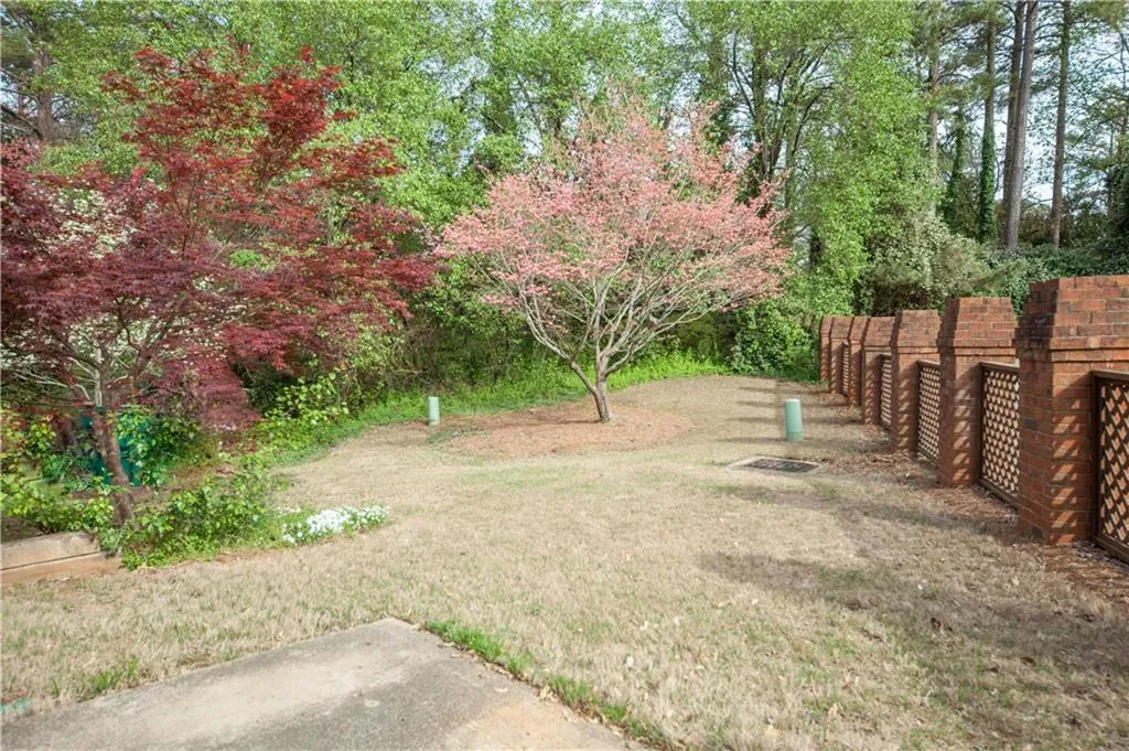 7915 Briar Villa Place, Sandy Springs, Georgia 30350, 3 Bedrooms Bedrooms, ,2 BathroomsBathrooms,Residential,Sold,7915 Briar Villa Place,5828035