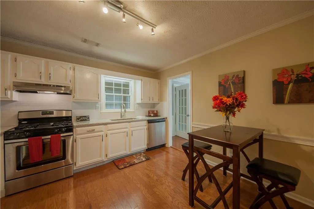 7915 Briar Villa Place, Sandy Springs, Georgia 30350, 3 Bedrooms Bedrooms, ,2 BathroomsBathrooms,Residential,Sold,7915 Briar Villa Place,5828035