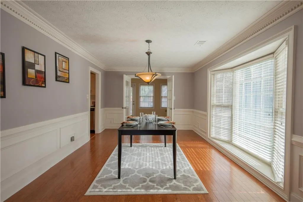 7915 Briar Villa Place, Sandy Springs, Georgia 30350, 3 Bedrooms Bedrooms, ,2 BathroomsBathrooms,Residential,Sold,7915 Briar Villa Place,5828035