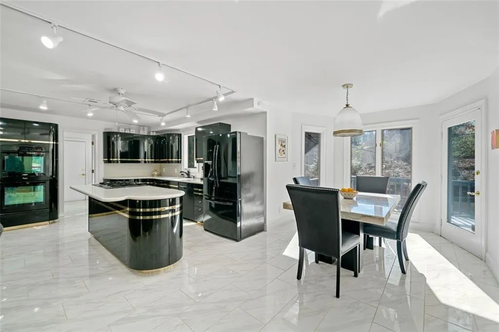 Expansive eat-in kitchen with breakfast area