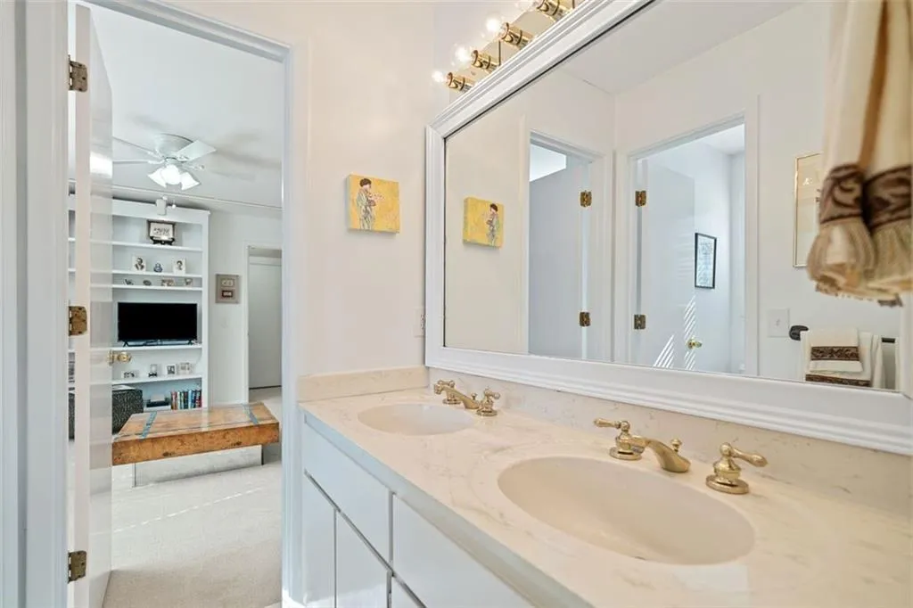 Jack and Jill bath between secondary bedrooms