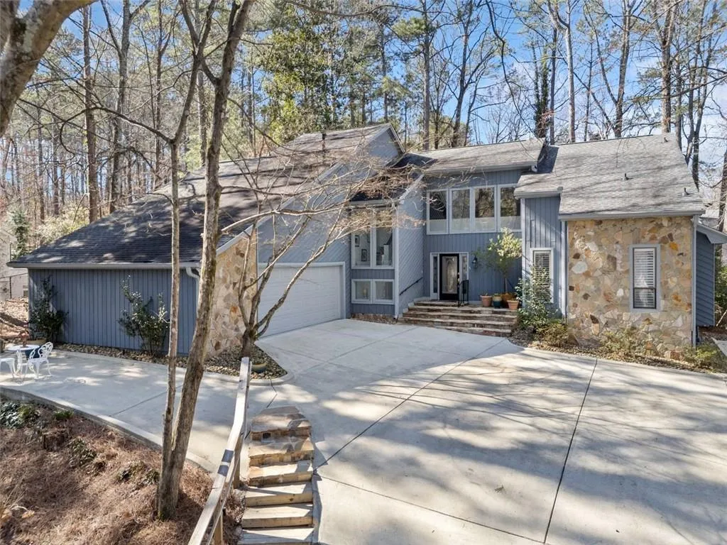 990 Ivy Falls Drive, Atlanta, Georgia 30328, 4 Bedrooms Bedrooms, ,3 BathroomsBathrooms,Residential,Sold,990 Ivy Falls Drive,7529887