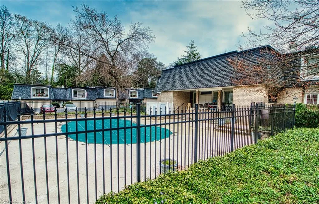 5160 Chemin De Vie, Sandy Springs, Georgia 30342, 2 Bedrooms Bedrooms, ,2 BathroomsBathrooms,Residential,Sold,5160 Chemin De Vie,6696132