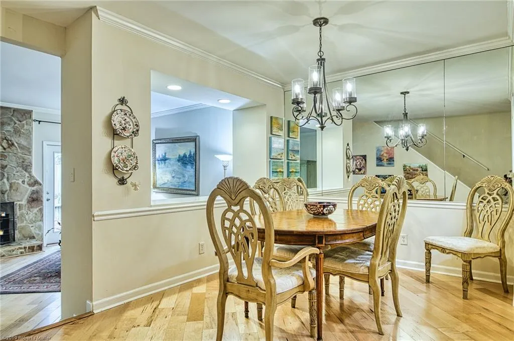 5160 Chemin De Vie, Sandy Springs, Georgia 30342, 2 Bedrooms Bedrooms, ,2 BathroomsBathrooms,Residential,Sold,5160 Chemin De Vie,6696132