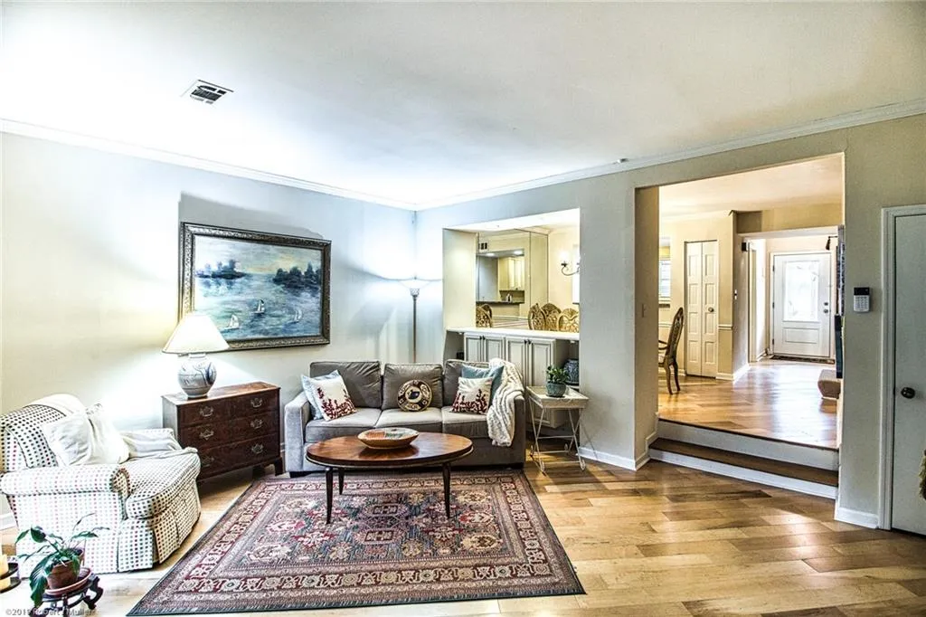 5160 Chemin De Vie, Sandy Springs, Georgia 30342, 2 Bedrooms Bedrooms, ,2 BathroomsBathrooms,Residential,Sold,5160 Chemin De Vie,6696132