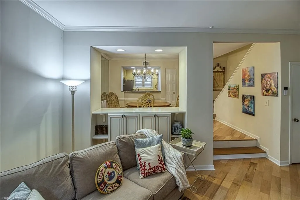 5160 Chemin De Vie, Sandy Springs, Georgia 30342, 2 Bedrooms Bedrooms, ,2 BathroomsBathrooms,Residential,Sold,5160 Chemin De Vie,6696132