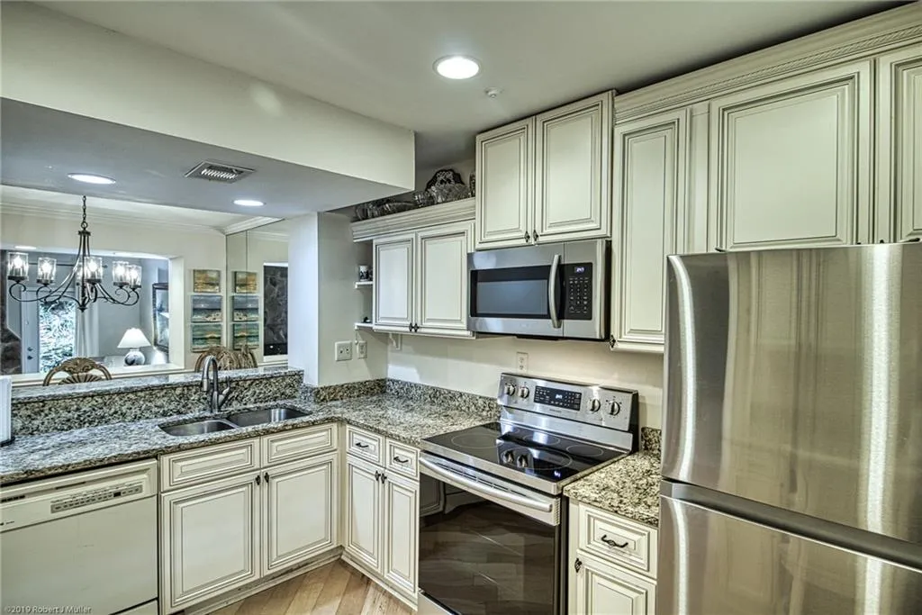 5160 Chemin De Vie, Sandy Springs, Georgia 30342, 2 Bedrooms Bedrooms, ,2 BathroomsBathrooms,Residential,Sold,5160 Chemin De Vie,6696132