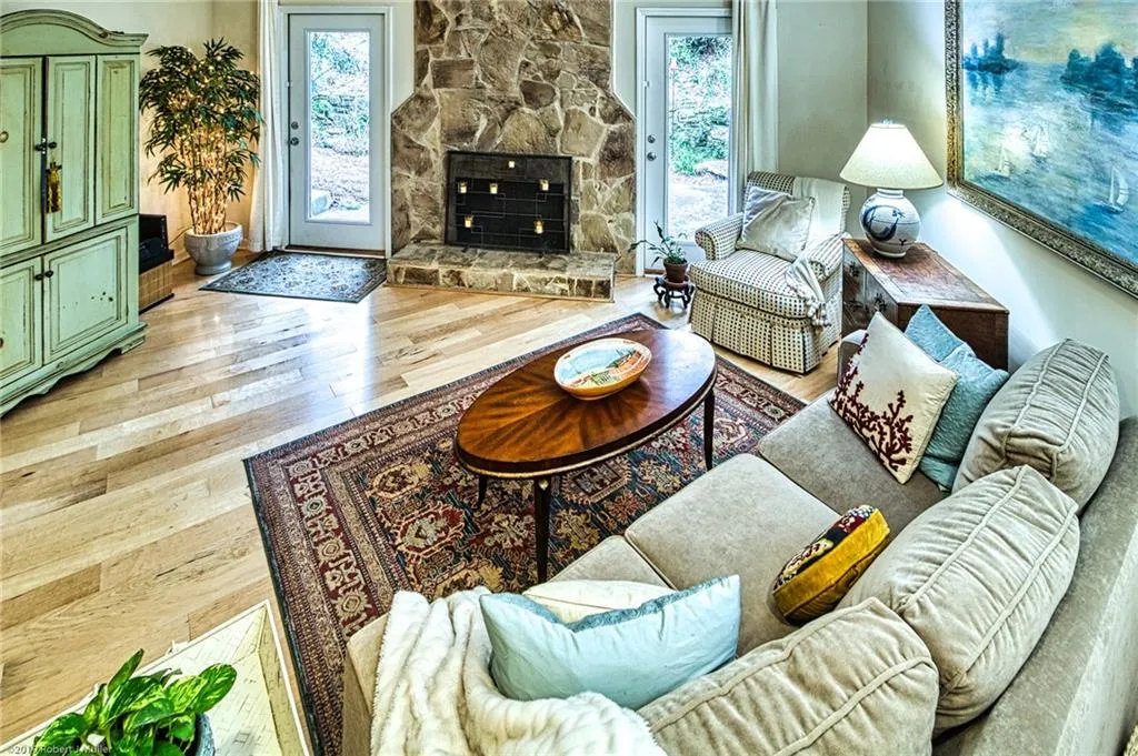 5160 Chemin De Vie, Sandy Springs, Georgia 30342, 2 Bedrooms Bedrooms, ,2 BathroomsBathrooms,Residential,Sold,5160 Chemin De Vie,6696132