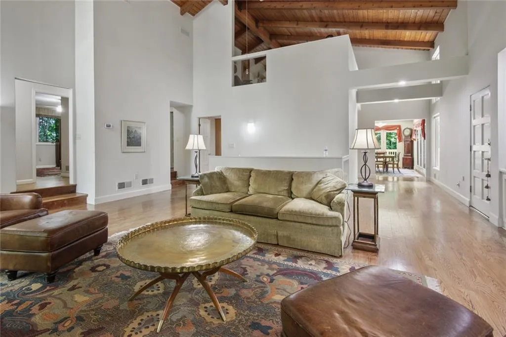 95 Cliffcreek Trace, Sandy Springs, Georgia 30350, 4 Bedrooms Bedrooms, ,3 BathroomsBathrooms,Residential,Sold,95 Cliffcreek Trace,6901815