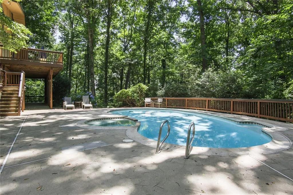 95 Cliffcreek Trace, Sandy Springs, Georgia 30350, 4 Bedrooms Bedrooms, ,3 BathroomsBathrooms,Residential,Sold,95 Cliffcreek Trace,6901815