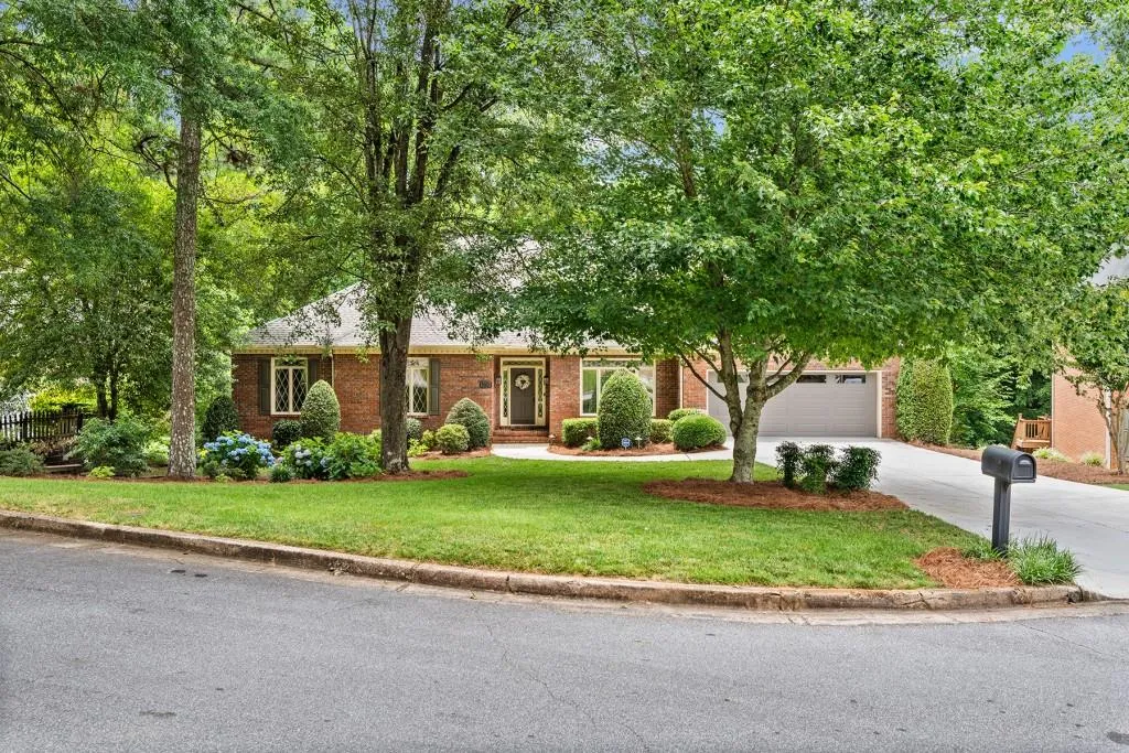 140 Wicksford Glen, Sandy Springs, Georgia 30350, 4 Bedrooms Bedrooms, ,4 BathroomsBathrooms,Residential,Sold,140 Wicksford Glen,6740812