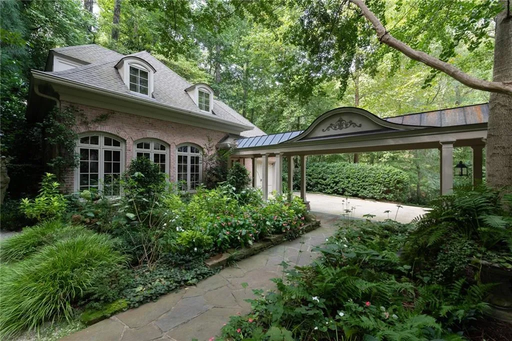 4645 Harris Trail, Sandy Springs, Georgia 30327, 5 Bedrooms Bedrooms, ,5 BathroomsBathrooms,Residential,Sold,4645 Harris Trail,6809825