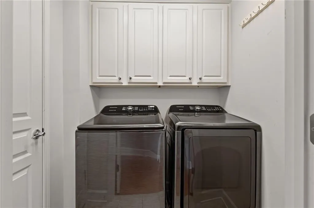 2873 Overlook Way Ne, Atlanta, Georgia 30324, 3 Bedrooms Bedrooms, ,3 BathroomsBathrooms,Residential,For Sale,2873 Overlook Way Ne,7601813