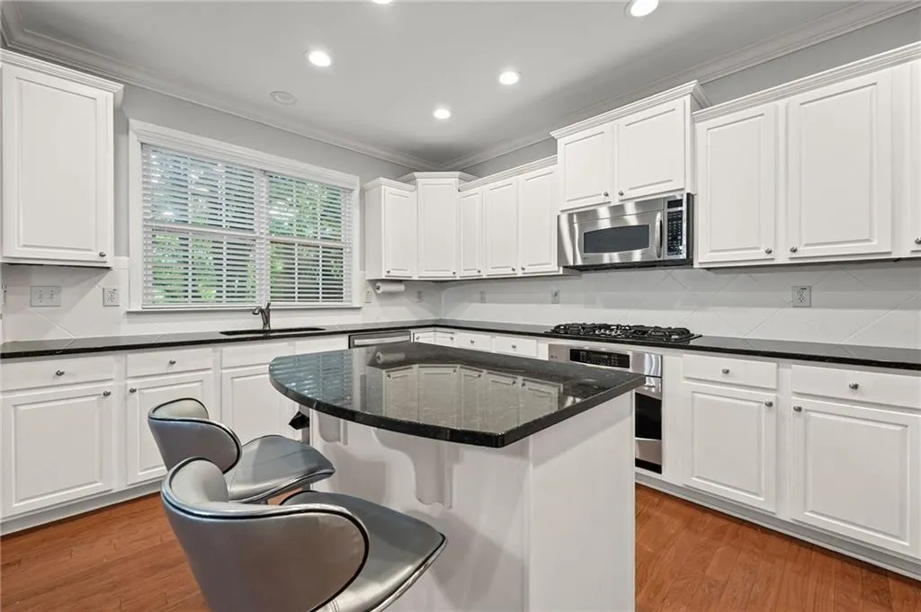 2873 Overlook Way Ne, Atlanta, Georgia 30324, 3 Bedrooms Bedrooms, ,3 BathroomsBathrooms,Residential,For Sale,2873 Overlook Way Ne,7601813