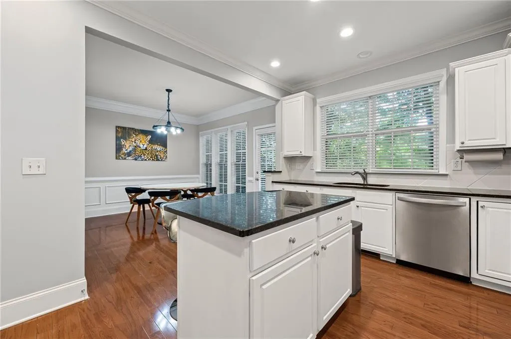 2873 Overlook Way Ne, Atlanta, Georgia 30324, 3 Bedrooms Bedrooms, ,3 BathroomsBathrooms,Residential,For Sale,2873 Overlook Way Ne,7601813