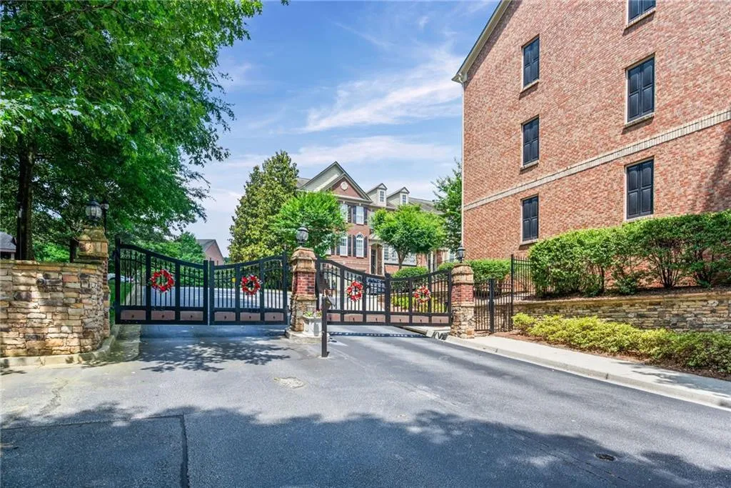 2873 Overlook Way Ne, Atlanta, Georgia 30324, 3 Bedrooms Bedrooms, ,3 BathroomsBathrooms,Residential,For Sale,2873 Overlook Way Ne,7601813