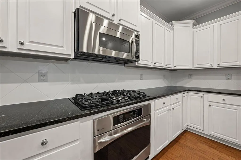 2873 Overlook Way Ne, Atlanta, Georgia 30324, 3 Bedrooms Bedrooms, ,3 BathroomsBathrooms,Residential,For Sale,2873 Overlook Way Ne,7601813