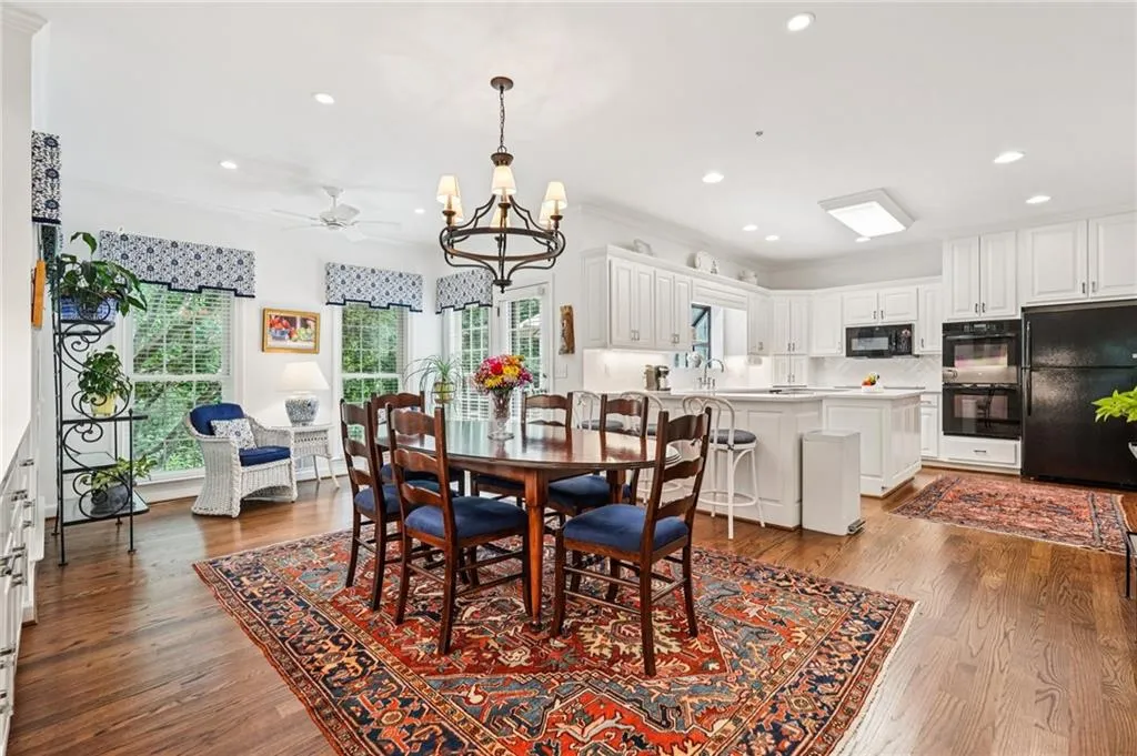5315 N Powers Ferry Road, Atlanta, Georgia 30327, 5 Bedrooms Bedrooms, ,4 BathroomsBathrooms,Residential,For Sale,5315 N Powers Ferry Road,7638372