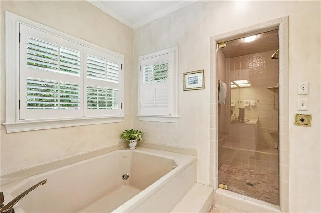 5315 N Powers Ferry Road, Atlanta, Georgia 30327, 5 Bedrooms Bedrooms, ,4 BathroomsBathrooms,Residential,For Sale,5315 N Powers Ferry Road,7638372