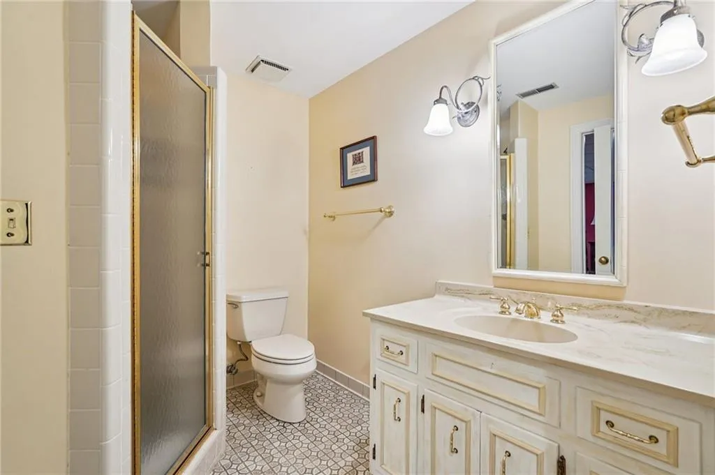 Full bath in basement